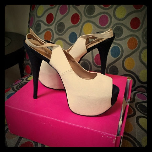 Heels - Picture 1 of 1